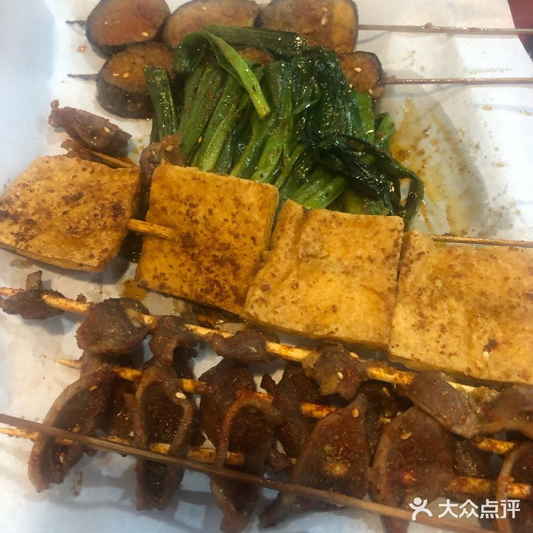 西区花园里的一家新疆烤羊肉，真心好吃