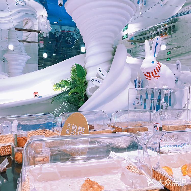 上海之光，大白兔全球首家旗舰店开业了，太好逛了！