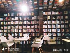 -钟书阁(松江泰晤士小镇店)