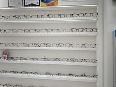 -美式眼镜·授权蔡司.依视路.尼康.豪雅.明月(南翔印象城店)