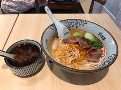 苗家红酸汤牛肉粉-俏凤凰(美林M·LIVE天地东座店)