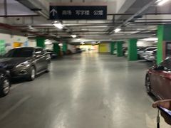 -丽丰购物中心·停车场