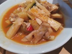 泡椒酸笋牛蛙面-百春原湖南牛肉粉(百联世纪店)