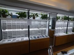 -视野联行眼镜•蔡司•依视路(温江店)