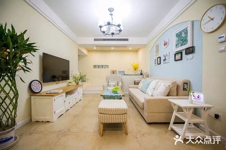 今日分享[礼花]沙发背景墙装修，你家这样装，美到没朋友！  