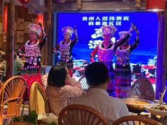 -野山舂·贵州现舂酸汤火锅(鸿通城店)