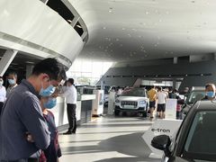 -深圳锦龙奥迪4S店(前海店)