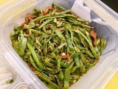 鲜豆角丝炒肉-姥姥家春饼店(佳亿时尚广场店)