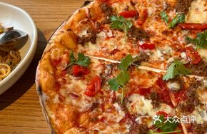 Tomato Shredded Beef Pizza