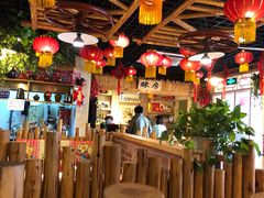 大堂-靠山屯东北农家菜(八龙桥雅苑店)