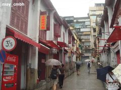 多么显眼的霓虹灯呀……-添發碗仔翅美食