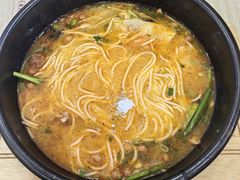 -花馬肆.云南过桥米线(汉神购物广场现场熬汤店)