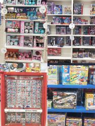 -逝水玩具折扣店