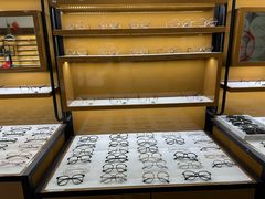 -罗伯特眼镜·蔡司官方授权(罗湖国贸店)