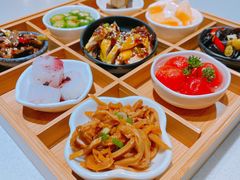 九宫格玲珑前菜-新仙清汤牛腩(铜锣湾店)