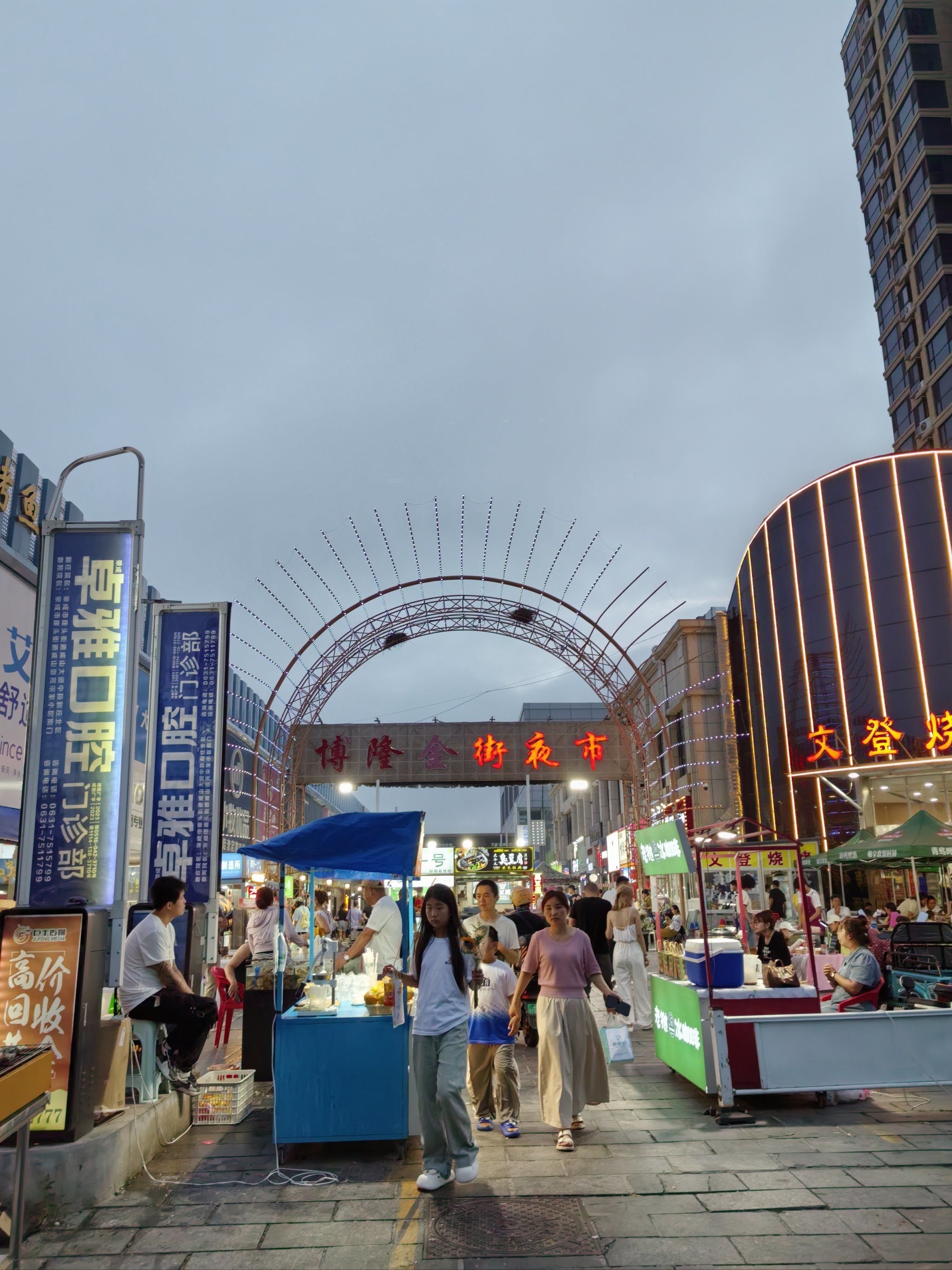 夜市逛不停,美食吃不停