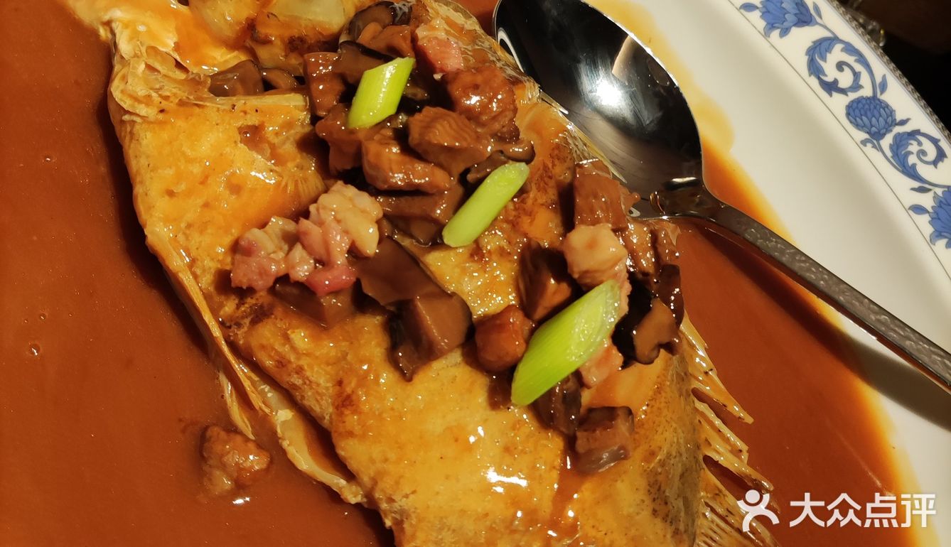 品尝徽菜的魅力，记录不同的口味之旅。