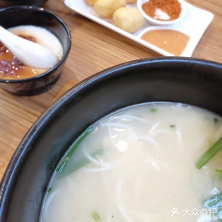 豆花的鲜嫩配上玫瑰黑糖酱,和布丁 的口感一样