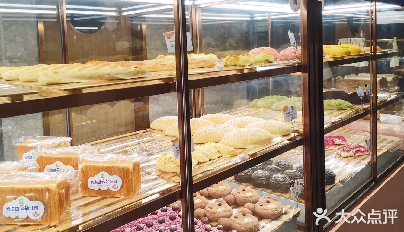 环境：这家店坐落的位置很明显啦