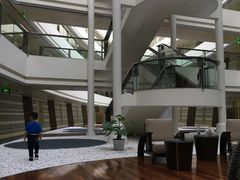 -上海滴水湖皇冠假日酒店