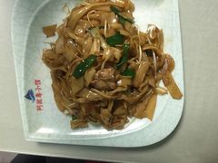 干炒韭黄河粉-阿政粤小馆(中央大街店)