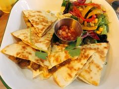 牛肉馅饼配迷你沙拉-HELLO 27 意面·沙拉·帕尼尼