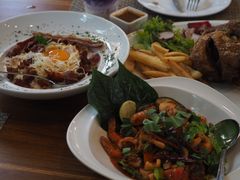 -Chom Cafe and Restaurant