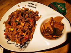 新疆炒饭配开胃菜-老字号故乡烤肉店(总店)