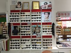 -美式眼镜·授权蔡司.依视路.尼康.豪雅.明月(人民广场店)