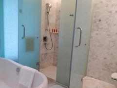 -上海滴水湖皇冠假日酒店