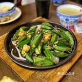 里面居然有大颗的菠萝粒，提子干，腊肠粒，一点肉松和腰果