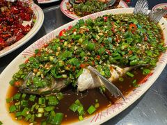 过水鲫鱼-耙吉吉川味小酒馆(本地人回头店)