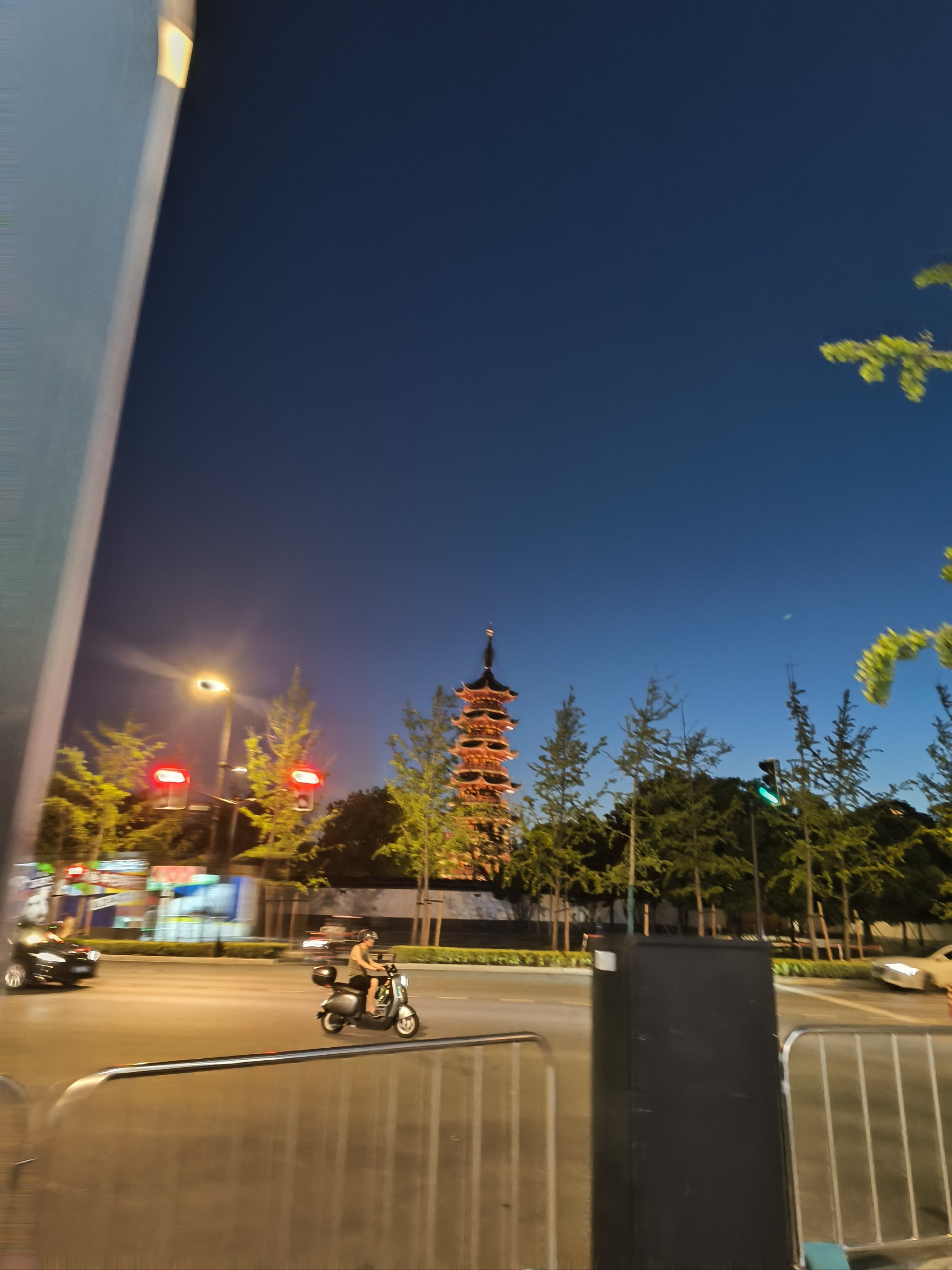 深圳龙华夜景图片实拍图片