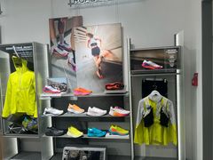 -SALOMON萨洛蒙(青岛海信店)
