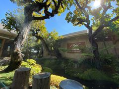 -Chom Cafe and Restaurant