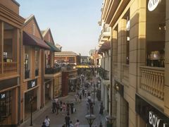 -王府井奥莱临潼小镇(临潼店)