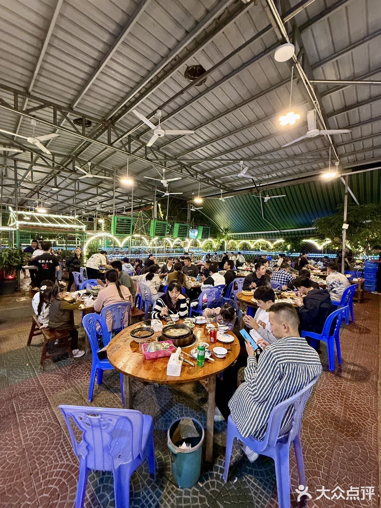 大表哥推荐的创新鸡煲！！谁吃谁知道！！