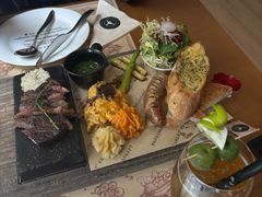 -Mark&Mars Restaurant