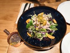 藜麦烟熏鸡胸沙拉配百香果油醋汁-鼎鼎西餐厅