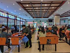 午餐时间顾客盈门-龙抄手(春熙路总店)