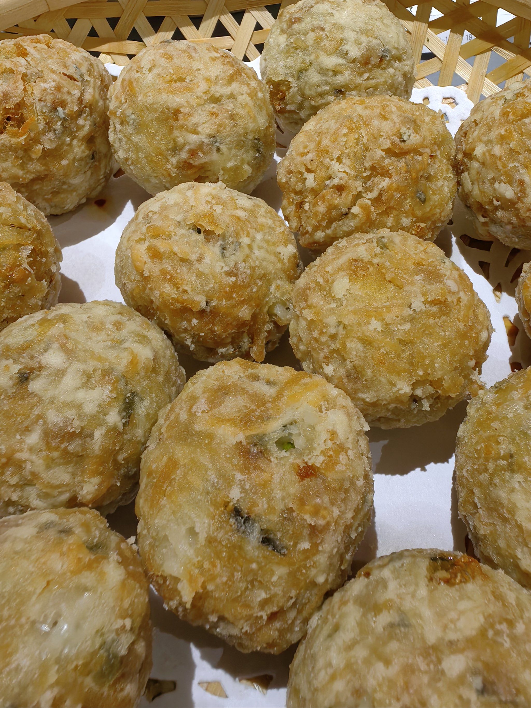 外酥里嫩的炸圆子