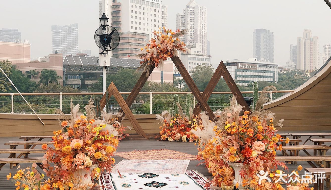 年前参加朋友的婚礼被这种温馨小浪漫的布置吸引住了冬日