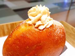 甜蜜焦糖卡斯达奶油多拿-巴黎贝甜(五月花广场店)