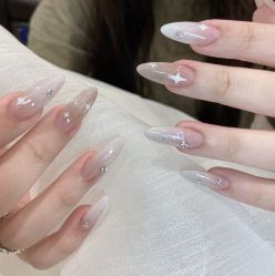 -花岐款式专研健康美甲沙龙