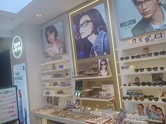 -美式眼镜·授权蔡司.依视路.尼康.豪雅.明月(人民广场店)
