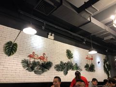 大堂-長壹旋转烤吧 农家鸡火锅