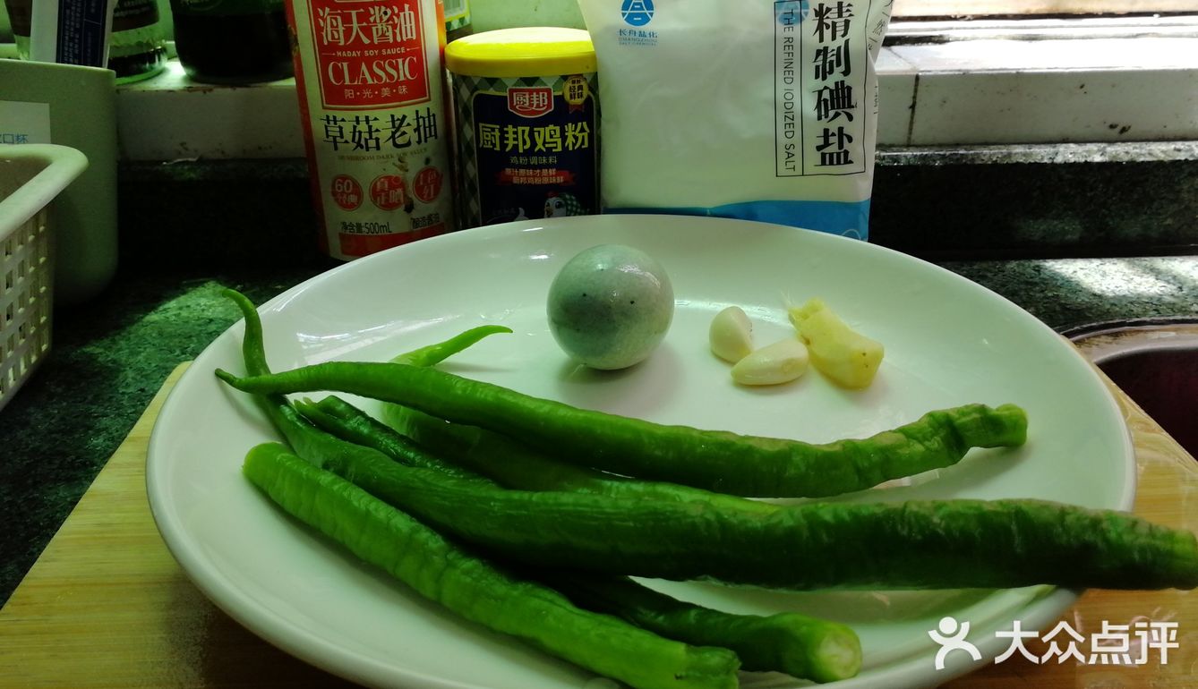 炎炎夏日，来一份超下饭的凉拌皮蛋呀！