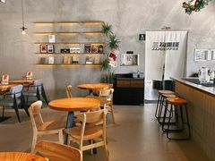 -三勾JJJ Burger&Coffee(梅溪湖店)