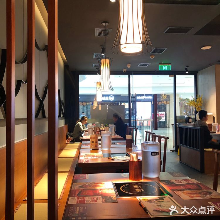 环境好了很多，由快餐风摇身一变小资调