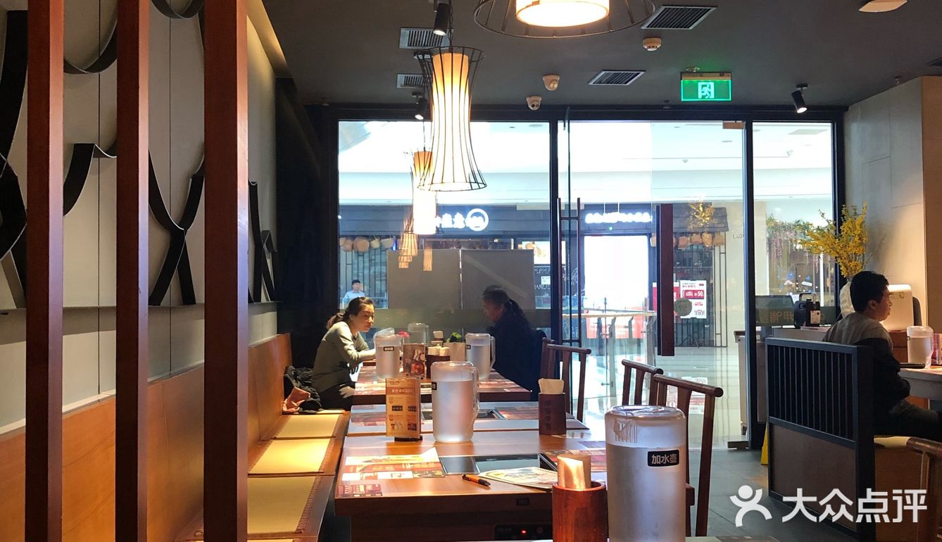 环境好了很多，由快餐风摇身一变小资调